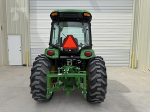John Deere 4044R 2026 en venta |   Tractor utilitario compacto John Deere 4044R de 43HP, 4WD, hidrostático, con cargador, en venta. - Product Image 4