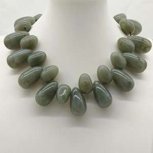 Collier élégant de perles en forme de larme en résine Bold Oversized Chunky Handmade Fashion Jewelry Light Statement Necklace for Women - Product Image 3