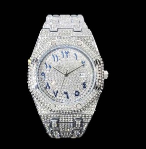 Reloj de Diamantes Blanco de Alta Gama con Incrustaciones de Diamantes, Calidad de Exportación, para Eventos, Regalos y Uso Nocturno, Disponible a un Precio Accesible desde India - Product Image 1