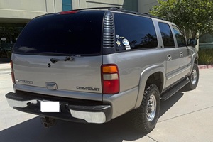 Chevrolet Suburban 2500 LT 4x4 propre et bien entretenue de 2004 - Product Image 5