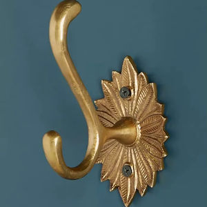 Crochet mural en aluminium robuste pour suspendre les serviettes, les sacs et les accessoires, assurant une résistance et une stabilité fiables - Product Image 1