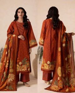 Colección SSumaira ZELLBURY, Colección de Invierno con Estampado Digital, Traje de Tres Piezas de Lino Khaddar de Lujo Cosido, Traje Karandi - Product Image 1