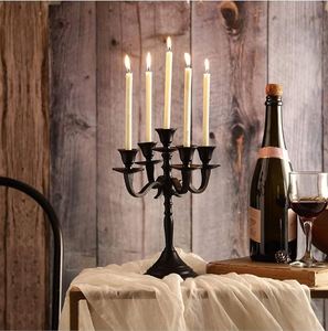 Élégant porte-bougie argenté à 5 bras avec bougies en spirale pour une touche classique. Disponible à prix de gros - Product Image 5