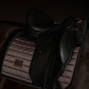 Cómoda almohadilla de silla de montar de caballo inglés tela suave transpirable construcción duradera forma ergonómica ideal para ecuestre - Product Image 5