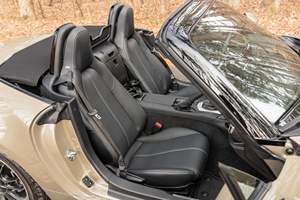 LISTO PARA ENVIAR - USADO, VOLANTE A LA IZQUIERDA |   CONDUCCIÓN DERECHA |   M A Z D A MX-5 2024 |   MIATA GRAND TOURING, Transmisión Manual de 6 Velocidades - Product Image 4