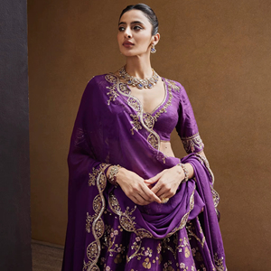 Elegante Conjunto de Lehenga Choli de Seda Morada Hasta el Suelo con Dupatta, Sin Arrugas, Protección Solar, Secado Rápido, Prayosha Export, Para Todas las Temporadas - Product Image 1