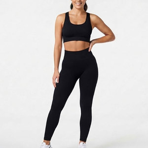 Conjunto de yoga de alta calidad con tela suave y diseño transpirable para entrenamiento, con ajuste flexible y uso duradero. - Product Image 1