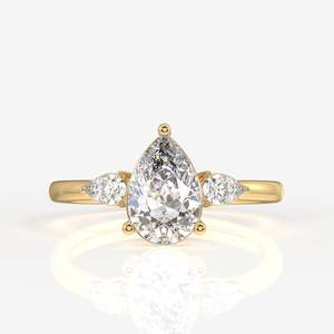 Bague en or 9 carats avec trois pierres en moissanite, coupe poire, style élégant - Product Image 1