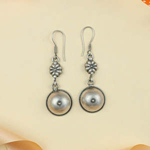 Boucles d'oreilles pendantes vintage Tridha Chand Phool en argent 92,5 plaqué or, perles en forme de fleur, diamants, turquoise pour les mariages - Product Image 4