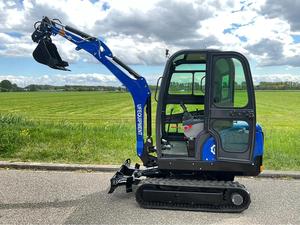 Livraison Gratuite UF NM25 Mini-Excavatrice Diesel sur Chenilles de 2,5 Tonnes avec Chenilles Hydrauliques Élargies, Bras Articulé et Système de Changement Rapide à 3 Godets - Product Image 1