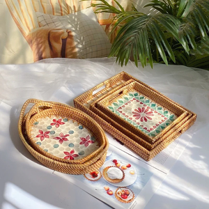 Plateau décoratif rond en rotin avec motif floral vert, style bohème, artisanat en fibres végétales fait main - Product Image 3