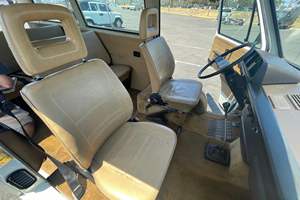 Volkswagen Vanagon L 1984 d'occasion en bon état, 1 propriétaire, boîte manuelle 4 vitesses, moteur remis à neuf, provenance Californie - Product Image 5