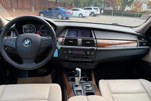 BMW X5 xDrive35d d'occasion 2012 en excellent état, prêt à être expédié - Product Image 2