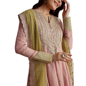 Traje Sharara de tejido Crush rosa claro con lentejuelas Zari Dupatta traje de fiesta festivo nupcial para ocasiones especiales - Product Image 5