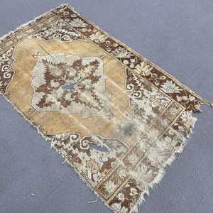 Tapis vintage 2,9x4,6 pieds, petit tapis turc, tapis marron à pois blancs - Product Image 2