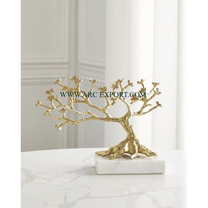 Sculpture d'art moderne plaquée or de concepteur d'arbre avec la base de marbre blanc Sculptures et objets de qualité supérieure pour l'usage de vaisselle - Product Image 1