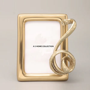 Cadre photo en métal et verre durable avec un design contemporain unique, élégant pour la décoration du salon - Product Image 5