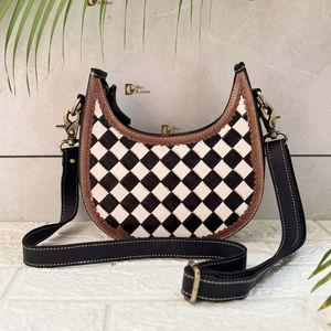 กระเป๋าหนังแท้ลายสลักมือ ดีไซน์ล่าสุด สไตล์ยิปซี โบโฮ สะพายไหล่ ทำมือ ลายตาราง ดีไซน์แบบตะวันตก - Product Image 1