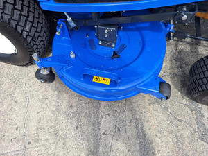 Tractor Compacto 4x4 de 20 HP con Transmisión por Engranajes, Multifuncional, Bajo Ruido, para Agricultura Moderna - Product Image 5