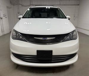 Increíble Chrysler Voyager LXi FWD 2020 Usada en Perfectas Condiciones, con Poco Kilometraje, en Existencia, Oferta Increíble - Product Image 1