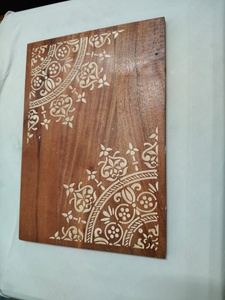 Elegante Tabla de Cortar Rectangular de Madera Natural de 2.0 cm de Grosor, Apta para Lavavajillas, Reutilizable y Sostenible, para Queso y Pan - Product Image 3