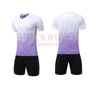 Tenues de football personnalisées 2026, ensembles uniformes, séchage rapide et bon matériau, prix d'usine, vente en gros pour unisexe - Product Image 2
