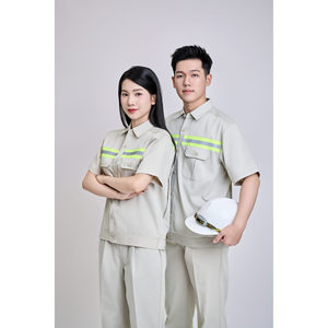 Combinaison de travail grise réfléchissante à manches courtes - Vêtements de travail de sécurité en polyester respirant et à séchage rapide - Product Image 2