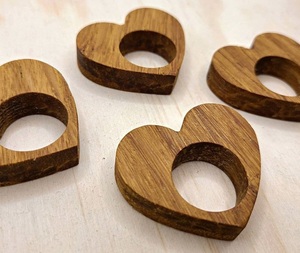 Ronds de serviette en bois naturel Finition rustique faite à la main Accessoires de table à manger parfaits pour la maison et les événements - Product Image 3