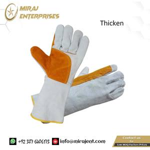 Guantes de cuero de vaca para soldar Guantes de trabajo para soldador Guantes de cuero de trabajo de seguridad con aislamiento de alta temperatura de Pakistán - Product Image 3