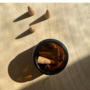Conos de incienso de madera de agar más vendidos, Material de madera de calidad para uso religioso, embalaje personalizado disponible en todas las fragancias de almizcle - Product Image 1