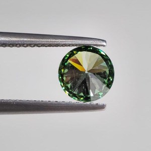 เพชรทรงกลมเจียระไนแบบบริลเลียนท์สีเขียว น้ำหนัก 1.20 กะรัต เพาะเลี้ยงในห้องปฏิบัติการ สำหรับทำแหวนหมั้น ได้รับการรับรองจาก IGI จากผู้ผลิตเพชรแบบหลวม - Product Image 3
