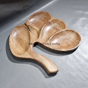 Juego de bandejas de madera de alta calidad en color mango natural con forma de hoja única Acabado liso Perfecto para servir y exhibir artículos - Product Image 4