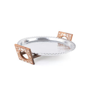 Plateau ovale en métal martelé avec poignées décoratives en bois Plateau de service unique pour la cuisine à domicile, les salles à manger et les événements de mariage - Product Image 2