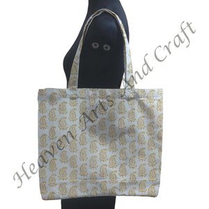 Sacs fourre-tout personnalisés en coton imprimé carré et en tissu convenant aux magasins d'accessoires de mode - Product Image 4