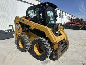 Chargeuse compacte sur pneus diesel 226D3 d'occasion, chargeuse frontale, capacité nominale de 200 tonnes, moteur, boîte de vitesses, roulement et pompe haute performance - Product Image 4