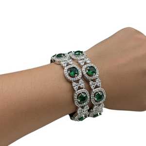 กำไลข้อมือเด็กสลักลายดาวเต็มวง ชุบทอง 24K สุดอินเทรนด์ พร้อมจี้รูปหัวใจและกระดิ่ง ของขวัญวันเกิดสุดน่ารัก กำไลแฟชั่น - Product Image 1