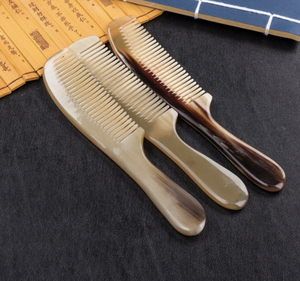 Peine de cuerno hecho a mano vietnamita para peinar el cabello y arreglar la barba Acabado pulido natural - Product Image 1