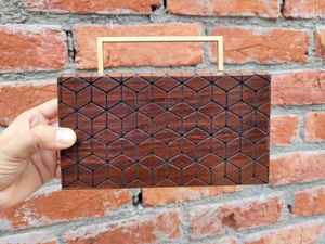 กระเป๋าคลัทช์ไม้สไตล์โบฮีเมียนสุดหรูพร้อมสายโซ่สำหรับผู้หญิง ทนทานและพกพาสะดวก ผลิตในอินเดีย - Product Image 4