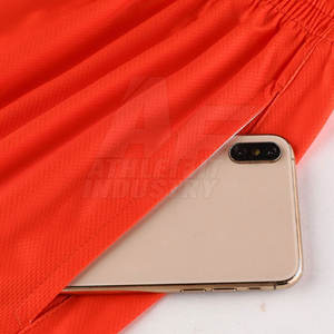 Uniforme de basket-ball unisexe personnalisable, respirant, anti-rides, en polyester 100 %, durable, fabriqué par des professionnels, taille plus - Product Image 4