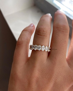 Anillo de boda de moissanita de corte ovalado de 1,35 quilates en oro amarillo sólido de 14K, diseño de media eternidad, banda a juego con forma ovalada para mujer - Product Image 5