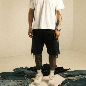 Shorts de sport pour hommes en denim non tissé respirant, avec logo personnalisé, effet vieilli et strass, pour le travail en extérieur et la course à pied – Vente chaude - Product Image 2