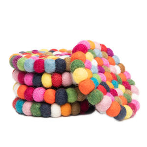 Meilleurs dessous-de-plat et sous-verres en feutre de laine écologiques de style classique himalayen, motifs colorés, 10 cm de diamètre, pour la cuisine et la décoration de la maison - Product Image 1