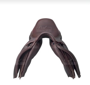 Silla de Montar Inglesa de Cuero Marrón para Doma Clásica, Asiento Suave, Logotipo Personalizado, Marca Real International Saddlery, Modelo RS-08A (Tallas 15" y 17"), Hecho en India - Product Image 4