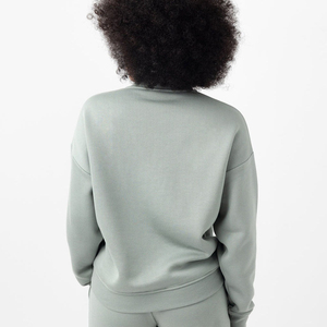 เสื้อสเวตเชิ้ตแขนยาวถักลายโลโก้แบบกำหนดเองสำหรับผู้หญิง สไตล์ลำลอง คอกลม ไหล่ตก สำหรับฤดูใบไม้ร่วงและฤดูหนาว มีจำหน่ายแล้ว - Product Image 2