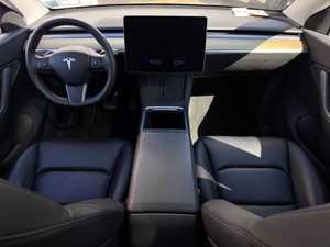 2024 Gasolina/Petrol Premium, Largo Alcance, Carga Rápida, Funciones de Conducción Inteligente, Asientos de Cuero, Cámara Trasera, En Buen Estado - Product Image 2