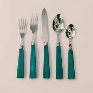 Ensemble de couverts en argent New Look en acier inoxydable sans danger pour les aliments avec poignée en résine rose pour la maison et les ensembles de couverts de vaisselle de mariage - Product Image 5