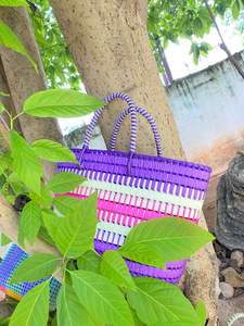 Bolsa de plástico a rayas tejida a mano de nailon reciclado y PP, bolsas de cosméticos hechas en India, bolsas de mercado ecológicas a granel - Product Image 3