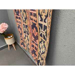 Alfombra Turca Vintage Pequeña de 2.4x5.2 pies, Alfombra de Lana con Rayas Rojas - Product Image 3