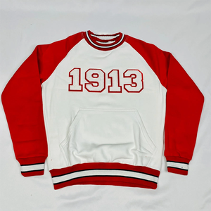 DST 1913 Chenille Crewneck |   Pull en polaire unisexe rouge et blanc à manches raglan, hiver, éco-responsable, avec écusson brodé Année de fondation sur le devant - Product Image 1