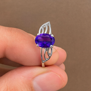 Bague de fiançailles et de mariage unisexe en argent sterling 925 plaqué rhodium certifiée, style tendance pour les fêtes, sertie à griffes, améthyste taille ovale - Product Image 4